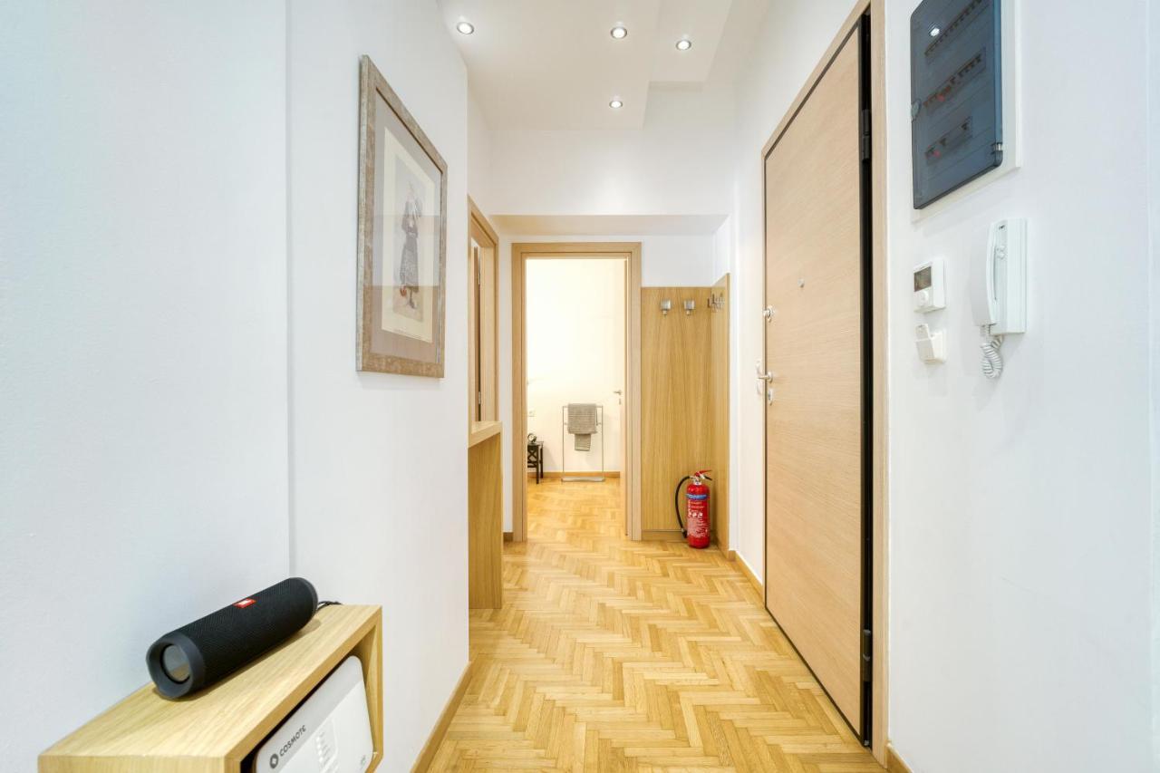 Stylish, Sunny New 2 Bedroom, Prime Central Афіни Екстер'єр фото