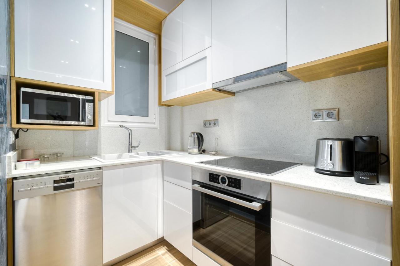 Stylish, Sunny New 2 Bedroom, Prime Central Афіни Екстер'єр фото