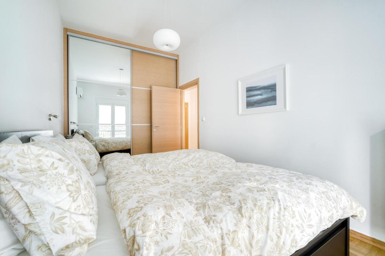 Stylish, Sunny New 2 Bedroom, Prime Central Афіни Екстер'єр фото