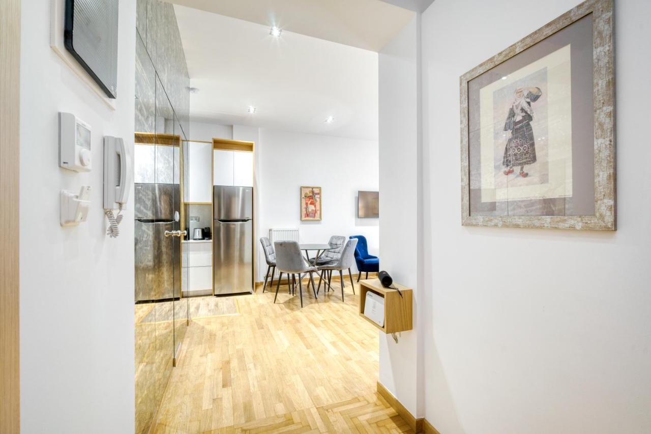 Stylish, Sunny New 2 Bedroom, Prime Central Афіни Екстер'єр фото